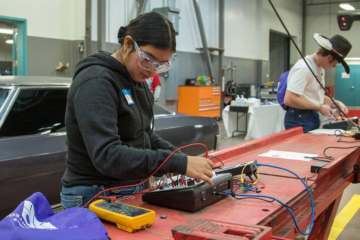 Automotive Tech students in classroom.